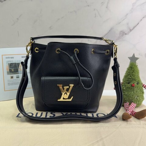 LV Lockme Bucket小牛皮手提斜背水桶包