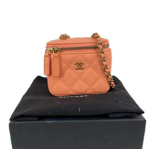 △ CHANEL 香奈兒 Pink Caviar Skin Gold Tone Metal Mini Chain Vanity Case 粉紅色粒紋小牛皮金色金屬迷你鎖鏈化妝箱 AP1340-267017270