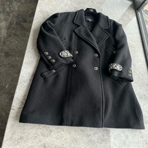 Chanel 20A康鹏系列黑色水钻外套fr50~~