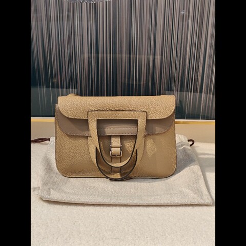 Hermes Halzan 25
餅乾色x風衣灰