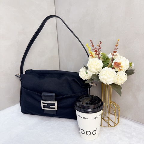 【赫蒂國際精品】 Fendi Mamma Baguette 黑色帆布肩背包