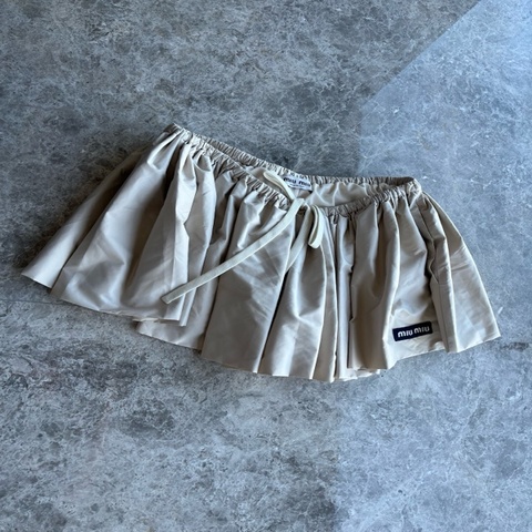 Miumiu米色花苞蓬蓬半裙fr38~~