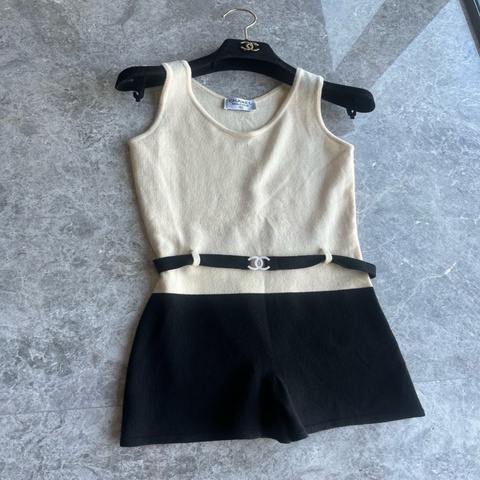 Chanel 中古米色拼黑色连体裤~~