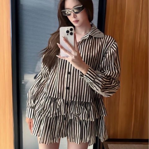 Chanel 24M 黑白條紋荷葉邊襯衫連衣裙