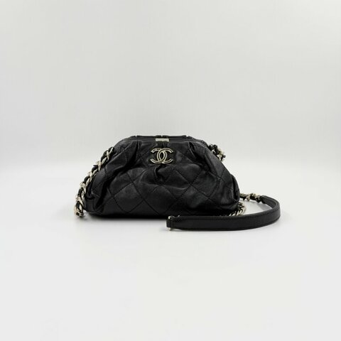 ✿ CHANEL  黑色金釦菱格羊皮雲朵包