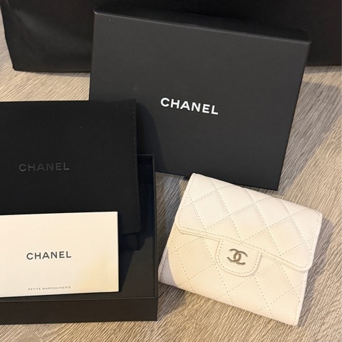 全新Chanel白色荔枝皮短夾