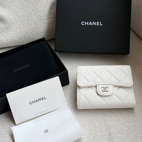 全新Chanel白色荔枝皮短夾