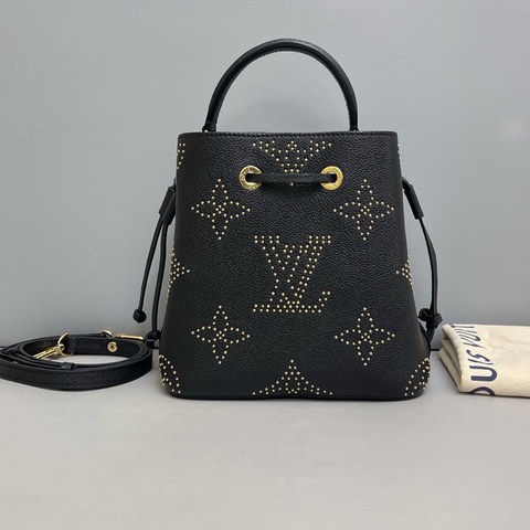 LV路易威登 NeoNoe bb 黑色全皮鉚釘水桶包芯片款
