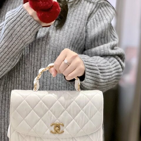 CHANEL 白色金扣手提肩背斜背包 23*15*8cm 98新配件塵袋