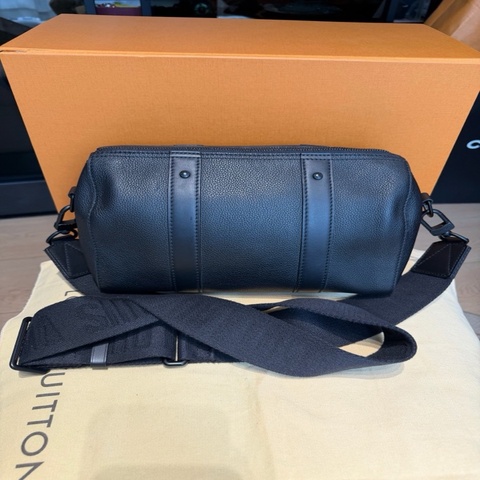 LV路易威登 City Keepall 27黑色全皮，芯片款。