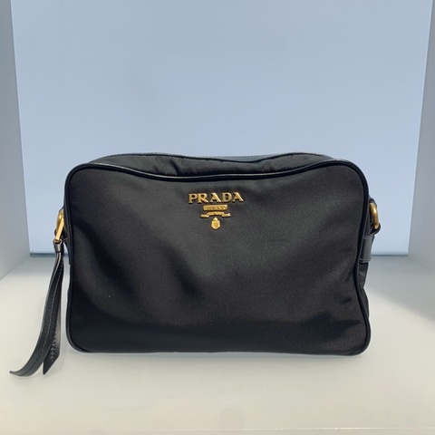 97新普拉达  1BH036-NZV-F0002   长：17.0  高：11.0 宽：3.8厘米