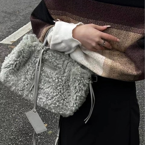 【可愛毛絨絨🐻🩶全網獨有款✨】Balenciaga Le City機車包 稀有款 灰色羊羔毛配皮