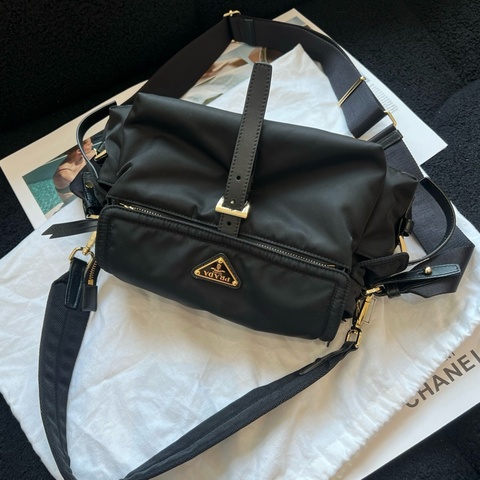 普拉達Prada explore黑色30尼龍郵差包單肩包斜挎包