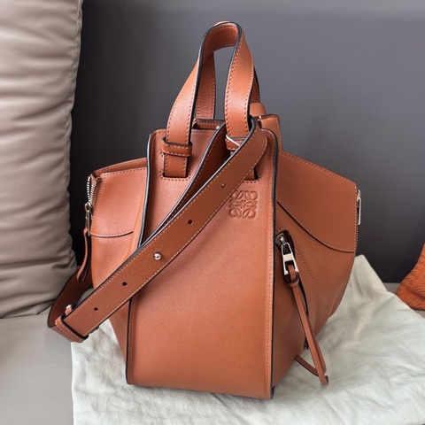 【近新閒置品】Loewe 金棕色小號吊床包手提斜挎包