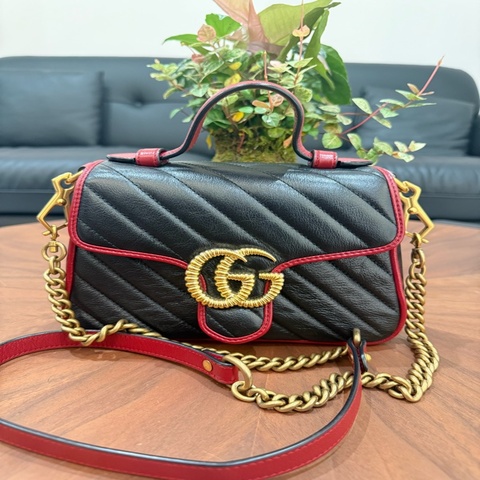 GUCCI GGMarmont手提肩背羊角扣黑色牛皮革金扣