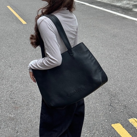 Chanel 香奈兒 “so black” 全黑 荔枝牛皮 托特包👜