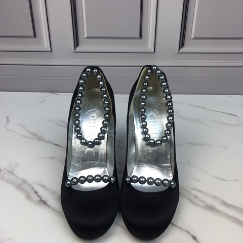 95新Chanel稀有中古珍珠鏈條黑色緞面高跟鞋孤品 超美的一雙vintage高跟鞋 鞋頭和腳踝都做了真絲裝飾  36碼數 8cm跟高
