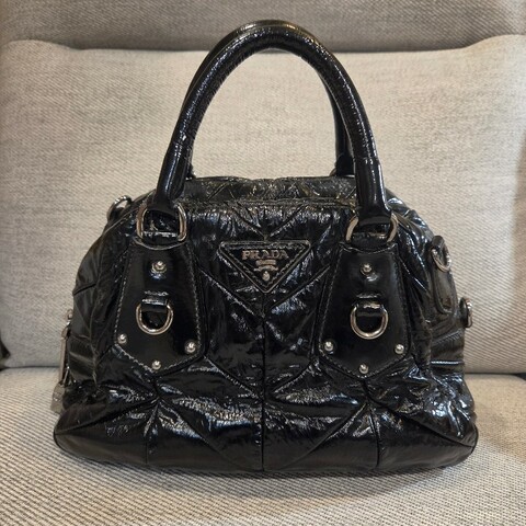 Prada 黑色絎縫漆皮保齡球包