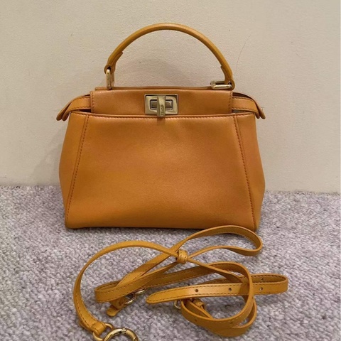 Fendi 芬迪 Peekaboo 小號小貓包 尺寸：23x18x12.5cm
