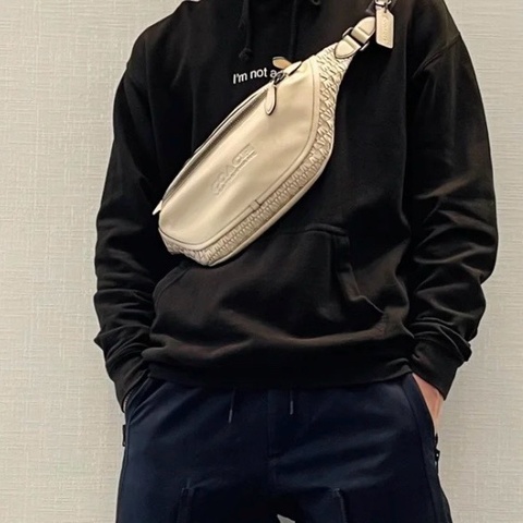 未使用 COACH 蔻馳 米白色休閒斜挎胸包 尺寸30*3*18
