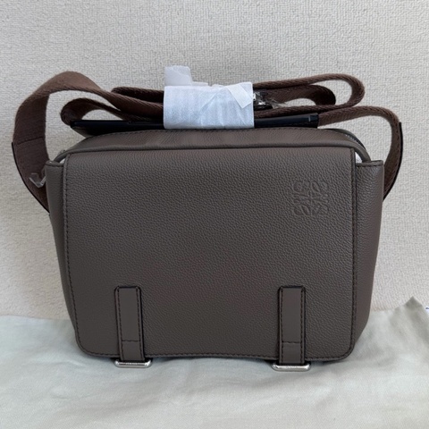 999新Loewe 羅意威 military 灰色 郵差斜挎包