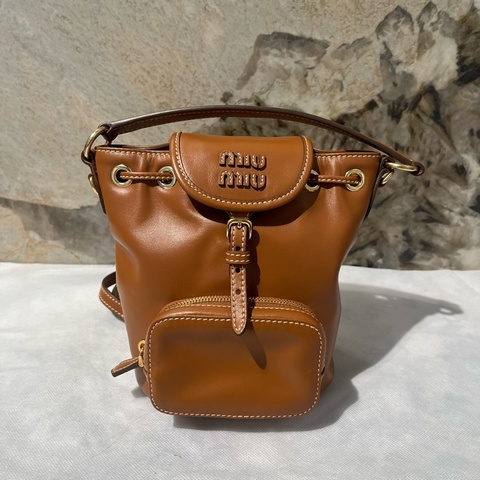 MIU MIU 牛皮駝色mini 後背包