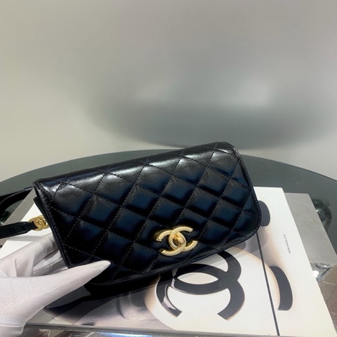 Chanel香奈儿 22A黑金 羊皮马鞍邮差腰包