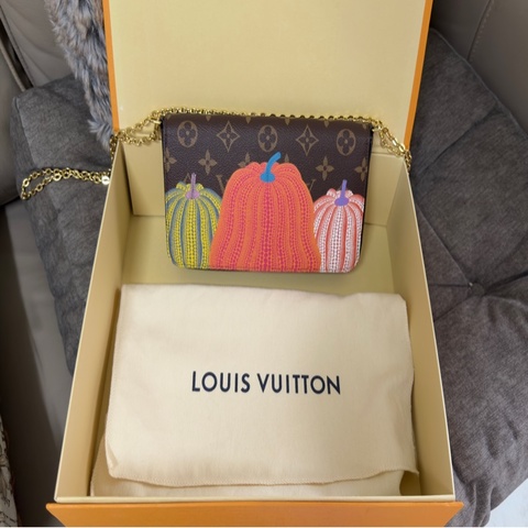 向大師致敬 LV M82108聯名草間彌生南瓜印花斜背包