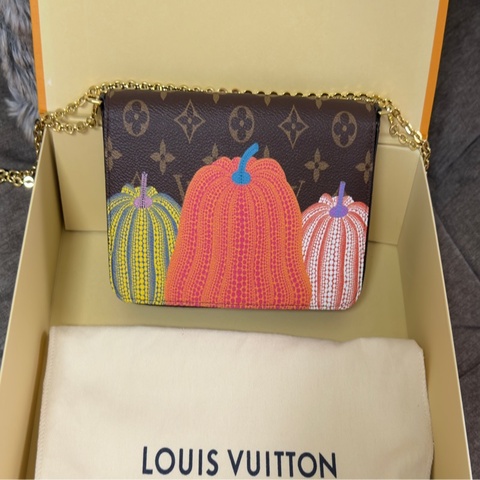 向大師致敬 LV M82108聯名草間彌生南瓜印花斜背包