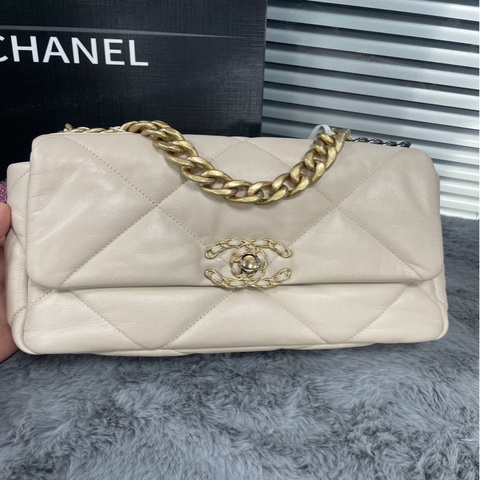 Chanel 19bag small beige