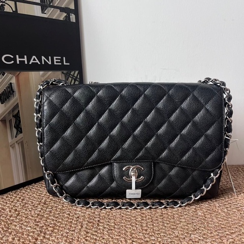 Chanel jumbo flap