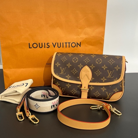 Louis Vuitton LV/路易威登 老花法棍包 芯片款尺寸： 24*15*9cm 附件：2肩帶 塵袋