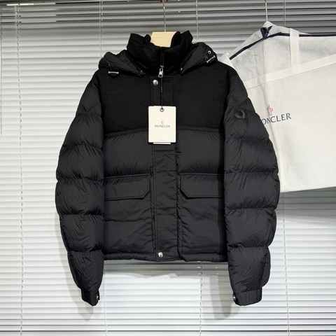 Moncler 盟可睞 羽絨服 Mussala系列 袖標logo 可拆卸帽子 立領 羊毛拼接面料 白鵝絨 黑色