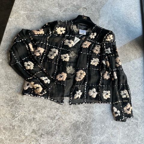 Chanel 00A黑色真皮山茶花开衫fr38~~