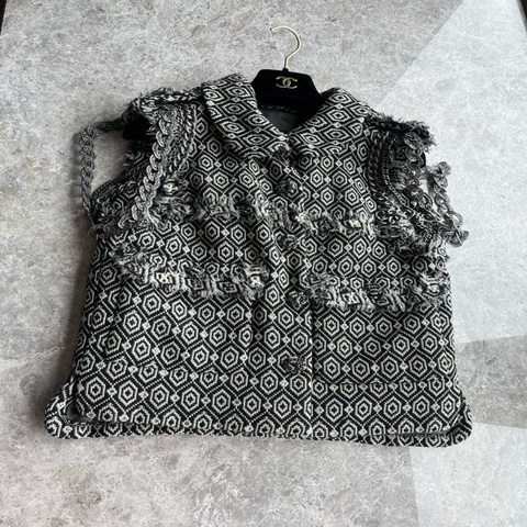 Chanel 08A黑白链条粗花呢马甲fr38~~