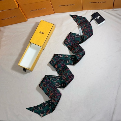🎁 全新盒裝 驚喜入手 Fendi 芬迪 twilly 絲巾 綁帶 髮帶 新款🈵版F