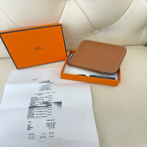全新HERMES金棕色SILK IN EPSOM銀拉鏈黃色圖騰內裡絲巾短夾