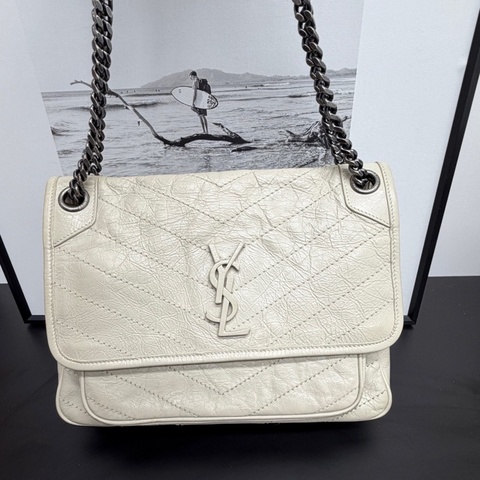 YSL/聖羅蘭 Niki 中號V紋鏈條包，白色銀鏈油蠟皮