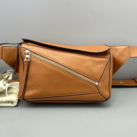 LOEWE羅意威幾何腰包小號焦糖色/24*15*10cm