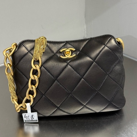 chanel 香奈兒 黑金流蘇月牙包  23年
