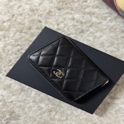 CHANEL 香奈兒【26S 春夏】黑色荔枝紋雙C Logo 菱格小牛皮拉鍊皮夾