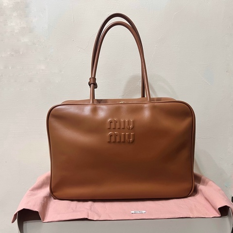 Miu Miu Beau 干邑色 大尺寸公文包