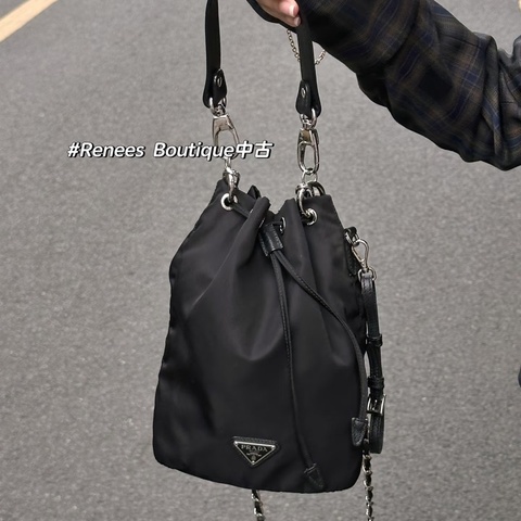 #超便宜 Prada • 經典黑銀尼龍迷你水桶包 #可斜背、肩背
