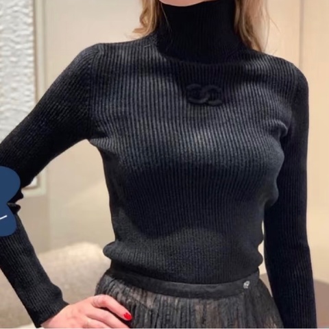 CHANEL 2019 黑色高領毛絨針織上衣