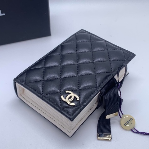 Chanel香奈兒 蝴蝶結絲帶書本手拿卡包 黑色 菱格羊皮材質 2023購入 芯片款  尺寸 ：長11cm，寬7.5cm  風格百搭
