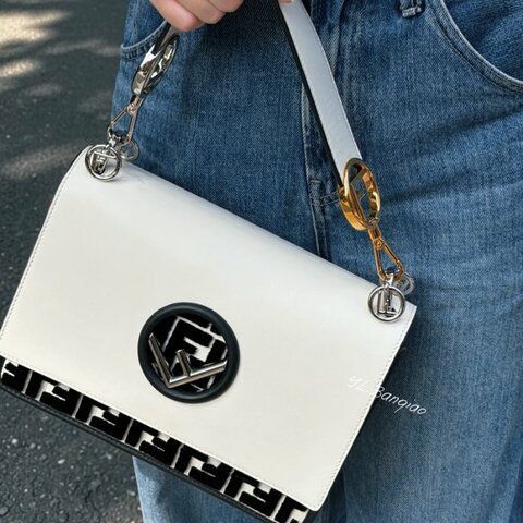 Y2076-Fendi  Kan I F白色牛皮下蓋手提肩背包