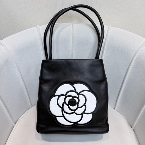 CHANEL中古山茶花黑白色上肩包 IA702