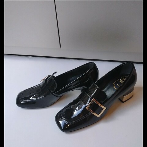 Roger Vivier 黑漆皮方跟女鞋