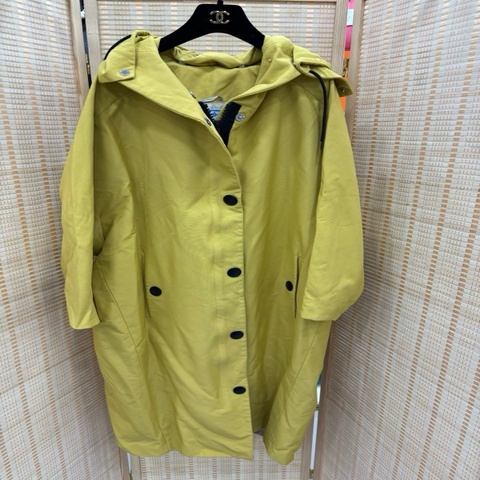 Prada 米黃色長款風衣 36S碼 碼數偏大 寬松版