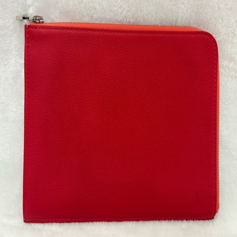 LV Poppy Taurillon 皮革 Pochette Jour 手拿包